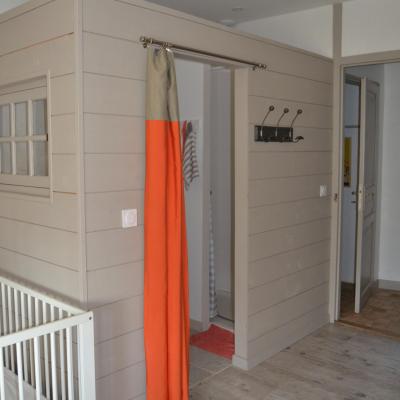 la chambre de l'étage...la salle de bain